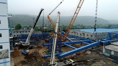 80米高空上演“極限挑戰(zhàn)”