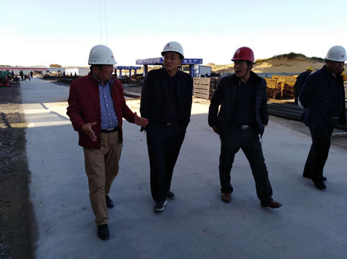 恒源集團(tuán)公司黨委書(shū)記、監(jiān)事長(zhǎng)王勝勇一行蒞臨天工公司小保當(dāng)選煤廠末煤倉(cāng)工地考察