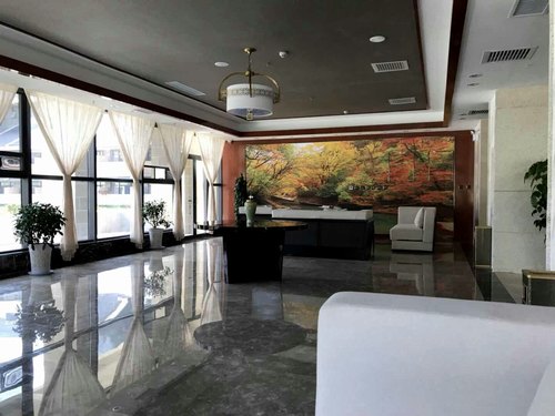 銅煤公司承建的漢中黎坪景區(qū)西流河酒店室內(nèi)裝飾裝修工程順利通過竣工驗(yàn)收