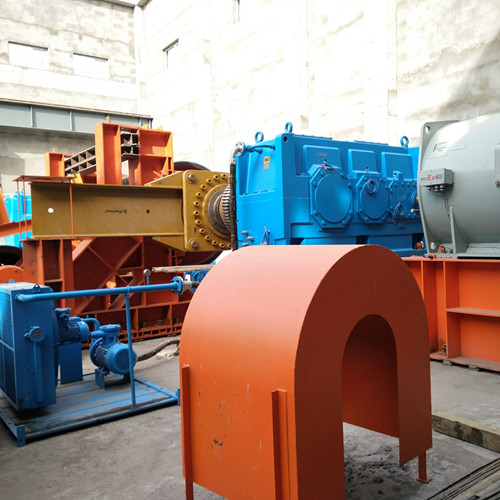 機電安裝公司承建的曹家灘主斜井帶式輸送機施工進行時