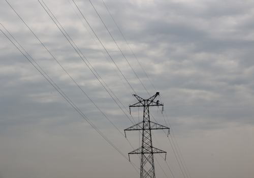 210國道完善項(xiàng)目服務(wù)區(qū)高壓線升塔順利完工