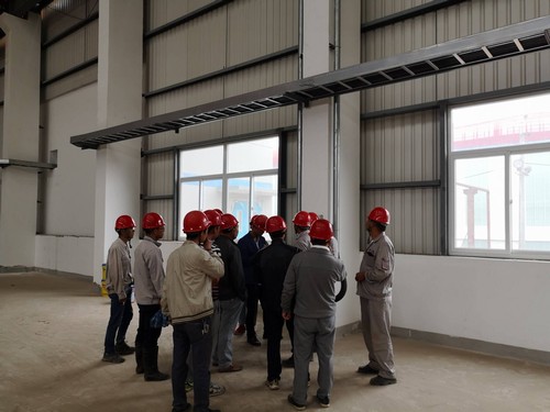 銅煤公司承建的年產(chǎn)30萬噸鋁鎂合金項(xiàng)目氧化鋁1#倉(cāng)庫(kù)順利通過預(yù)驗(yàn)收