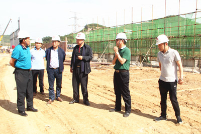陜鋼集團(tuán)工會(huì)主席陳敏鋒視察漢中分公司龍鋼寶軋漢中加工基地項(xiàng)目