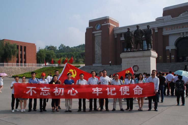 陜煤建設(shè)礦建三公司開展“不忘初心 牢記使命”主題黨日活動(dòng)