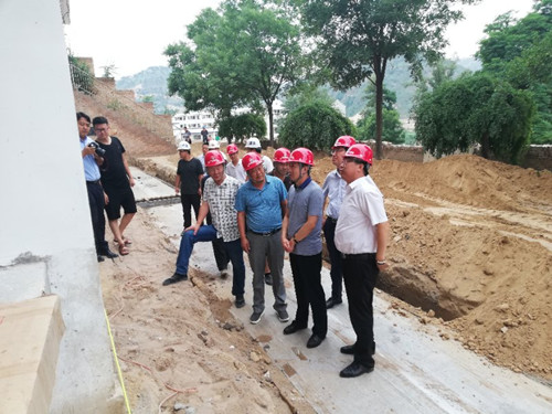 陜煤集團(tuán)總經(jīng)理助理、榆林合力產(chǎn)業(yè)扶貧公司董事長范京道蒞臨陜煤建設(shè)天工公司清澗紅棗深加工項目視察指導(dǎo)工作