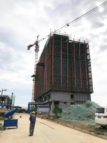 陜煤建設(shè)天工公司土建七部彬長(zhǎng)鐵運(yùn)公司辦公樓工程順利封頂