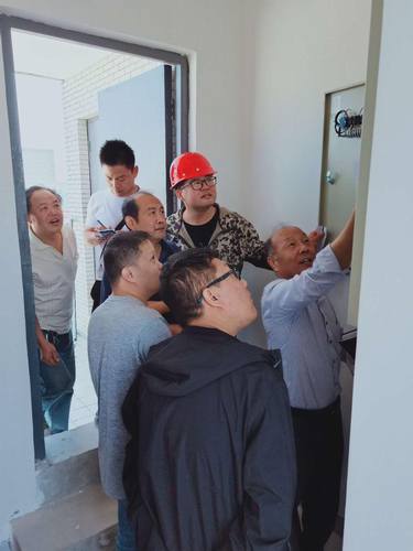 陜煤建設(shè)銅煤公司承建的銅煤1#小區(qū)牡丹園5#樓順利通過(guò)竣工驗(yàn)收