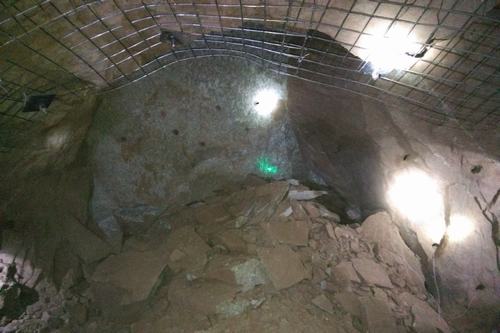 陜煤建設(shè)礦建二公司冶坪煤礦中央變電所通道與井底車場(chǎng)順利貫通