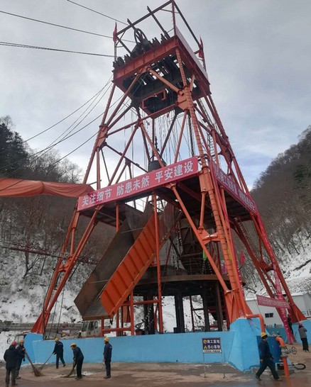 陜煤建設(shè)礦建三公司平天高速關(guān)山隧道通風(fēng)豎井工程正式開工