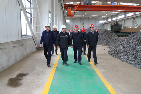 中國機(jī)械冶金建材工會(huì)組團(tuán)參觀陜煤建設(shè)施工的龍鋼寶軋漢中基地廠房項(xiàng)目