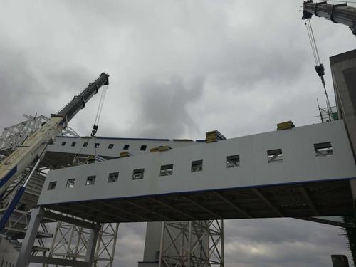 陜煤建設(shè)韓城分公司曹家灘采樣間至5號驅(qū)動機(jī)房棧橋順利吊裝完工