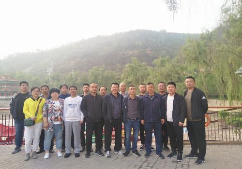 陜煤建設(shè)設(shè)備租賃中心開展迎“五一”登山活動(dòng)