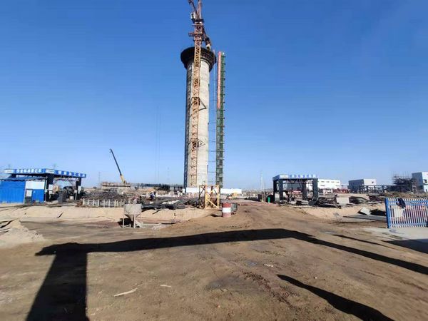 陜煤建設(shè)天工公司土建五部承建的儲(chǔ)煤場(chǎng)落煤筒滑模施工一次性澆筑完成