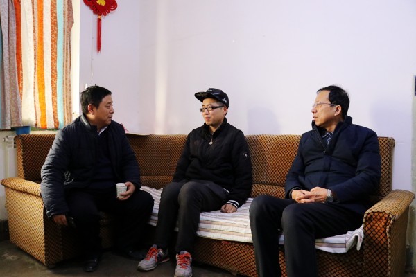 陜煤建設澄合分公司春節(jié)前慰問困難職工