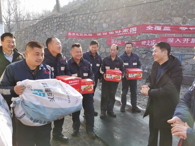 陜煤建設(shè)洗選煤運(yùn)營(yíng)公司春節(jié)期間慰問(wèn)一線職工