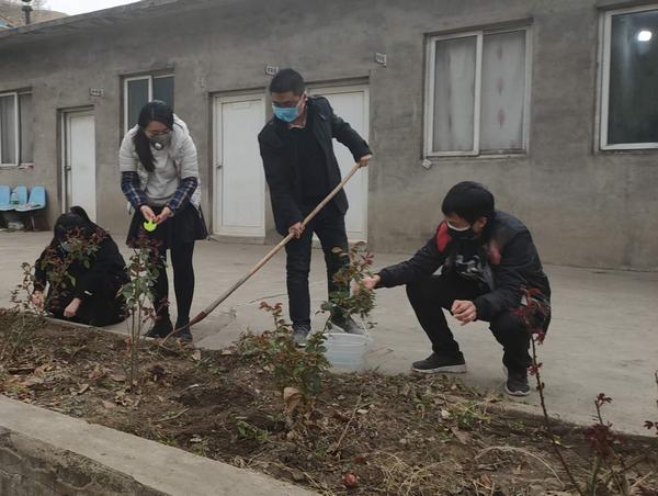 陜煤建設(shè)韓城分公司安裝四項(xiàng)目部開(kāi)展義務(wù)勞動(dòng)貢獻(xiàn)青春力量