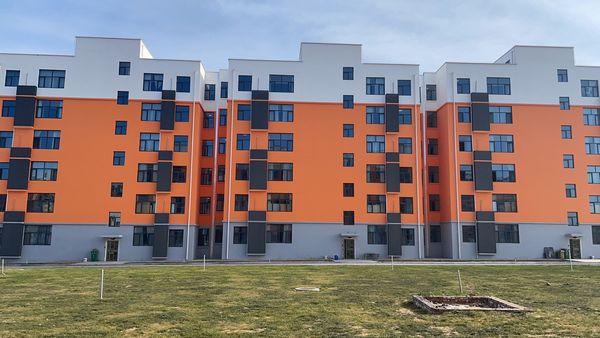 陜煤建設天工公司承建的小保當1、2#公寓樓順利通過竣工驗收