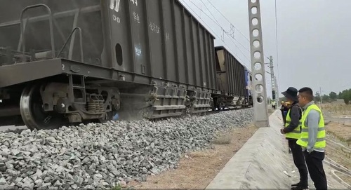 陜煤建設(shè)路橋分公司靖神鐵路液化廠標(biāo)段道砟補(bǔ)砟任務(wù)圓滿完成