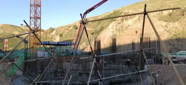 陜煤建設天工公司安裝三部精煤倉工程順利完成 大體積混凝土澆注