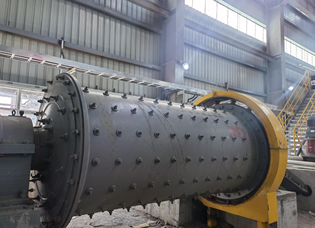 陜煤建設(shè)漢中分公司承建龍鋼集團燒結(jié)機頭電除塵項目清洗車間球磨機設(shè)備試車成功