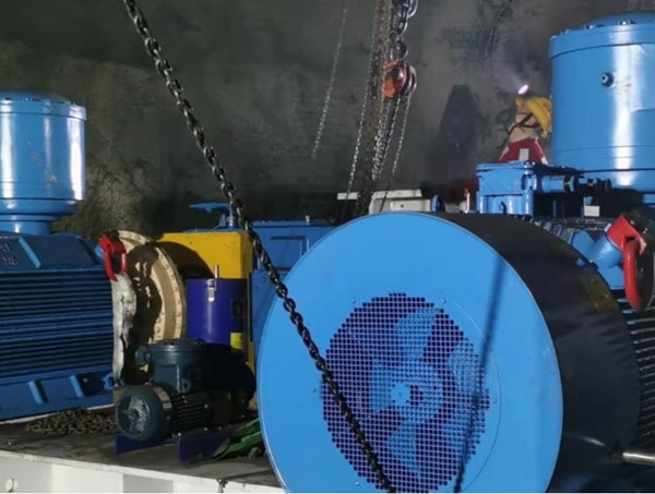 陜煤建設(shè)機電安裝公司順利完成曹家灘礦井122110主運順槽機頭破碎機安裝工程