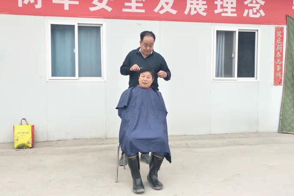 陜煤建設(shè)礦建二公司王峰項(xiàng)目部:“龍?zhí)ь^討彩頭”忙壞“托尼老師”