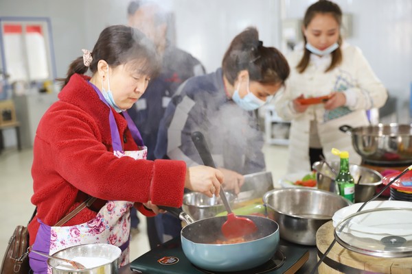 陜煤建設(shè)洗選煤運(yùn)營公司:我為職工添道菜 有滋有味慶“三八”