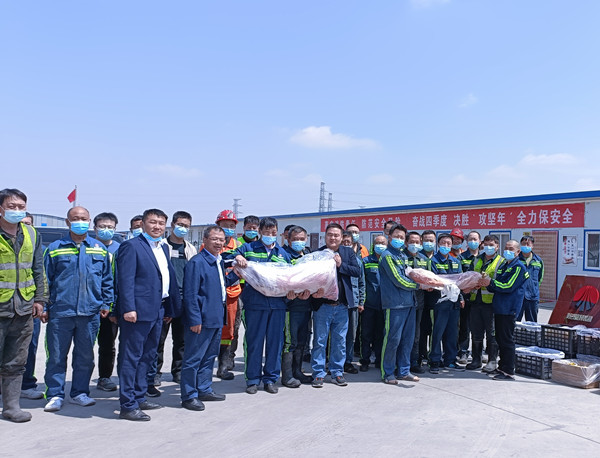 陜煤建設(shè)機(jī)電安裝公司“五一”慰問(wèn)堅(jiān)守崗位職工