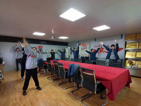 陜煤建設(shè)韓城分公司土建九項(xiàng)目部開展“爭做時代新青年”主題團(tuán)日活動