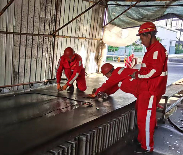 陜煤建設(shè)機(jī)電安裝公司曹家灘項(xiàng)目部施工大干如火如荼