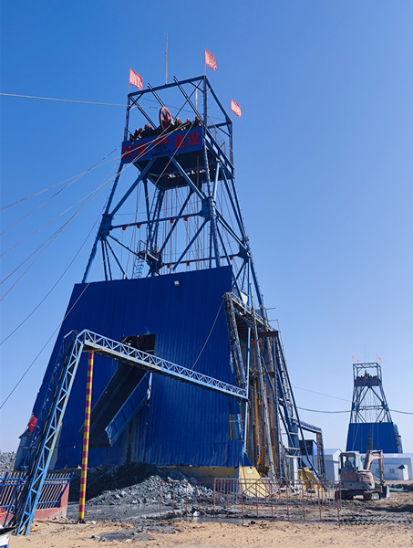 陜煤建設(shè)礦建三公司小保當(dāng)項(xiàng)目部進(jìn)、回風(fēng)立井井筒安全順利到底