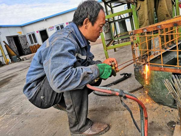 陜煤建設(shè)煤礦運(yùn)營(yíng)服務(wù)分公司：技能現(xiàn)場(chǎng)大講堂助青工成才