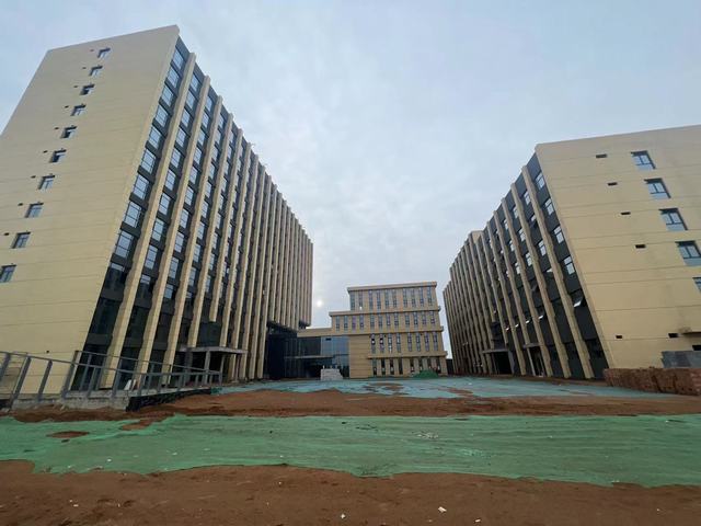 陜煤建設韓城分公司：張家峁礦業(yè)有限公司2-2煤開采配套行政福利設施項目順利通過竣工驗收