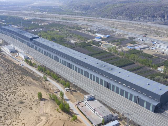 陜煤建設(shè)韓城分公司土建十六項(xiàng)目部承建的府谷縣郭家灣集運(yùn)站儲(chǔ)煤棚EPC項(xiàng)目順利通過竣工綜合驗(yàn)收