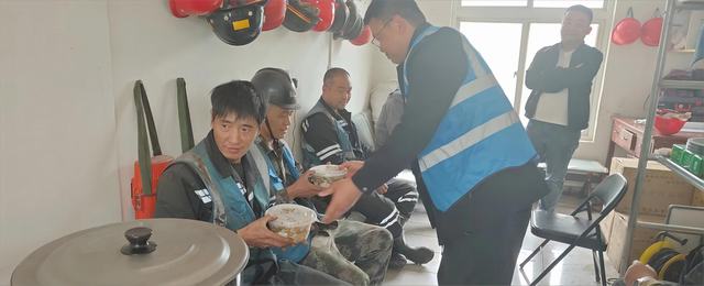 陜煤建設(shè)韓城分公司安裝第四項目部：一碗熱乎飯，情暖眾人心