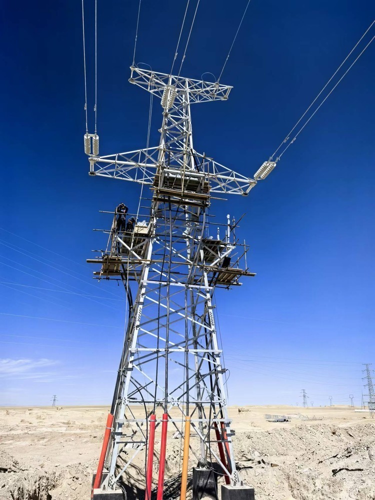 陜煤建設(shè)天工公司安裝三部“挑燈夜戰(zhàn)”順利完成青海省西臺(tái)光儲(chǔ)項(xiàng)目全線貫通施工任務(wù)