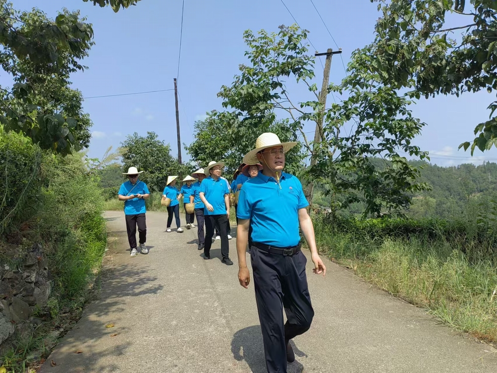 司正林帶隊(duì)開(kāi)展助力鄉(xiāng)村振興農(nóng)旅體驗(yàn)和“金秋助學(xué)”活動(dòng)