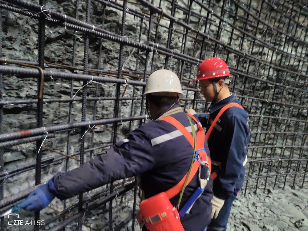 喜報(bào)！陜煤建設(shè)礦建二公司施工的曹家灘煤礦副立井井筒大斷面壁座施工驗(yàn)收完畢