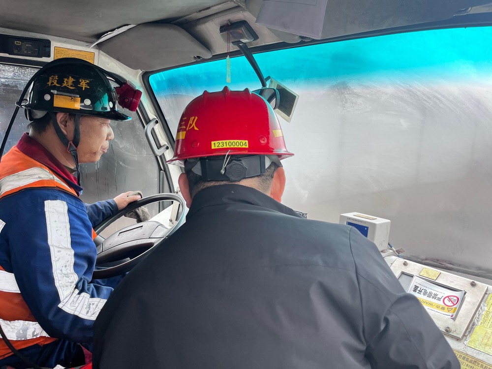 陜煤建設(shè)機(jī)電安裝公司檸條塔項(xiàng)目部：把好輔助運(yùn)輸“方向盤” 開啟煤礦安全生產(chǎn)新篇章